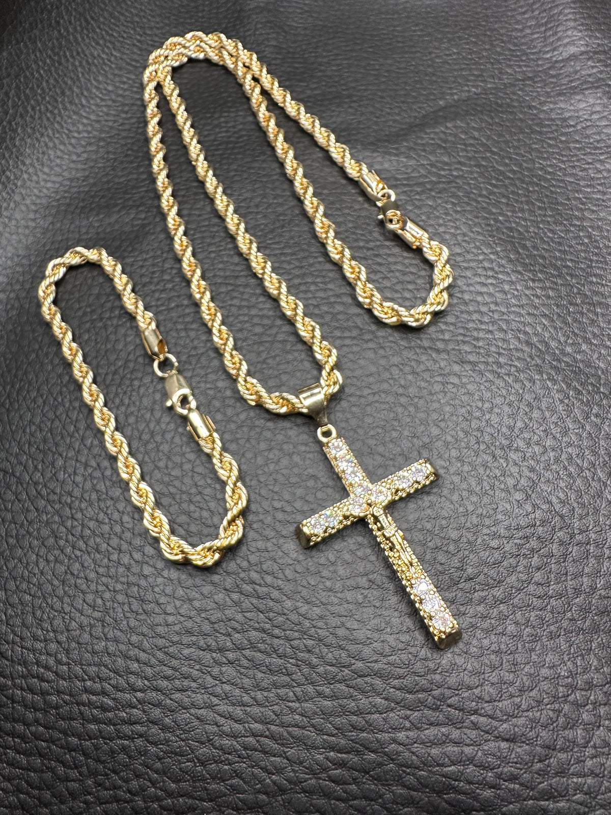 Conjunto Cruz (Collar, dije, esclava)