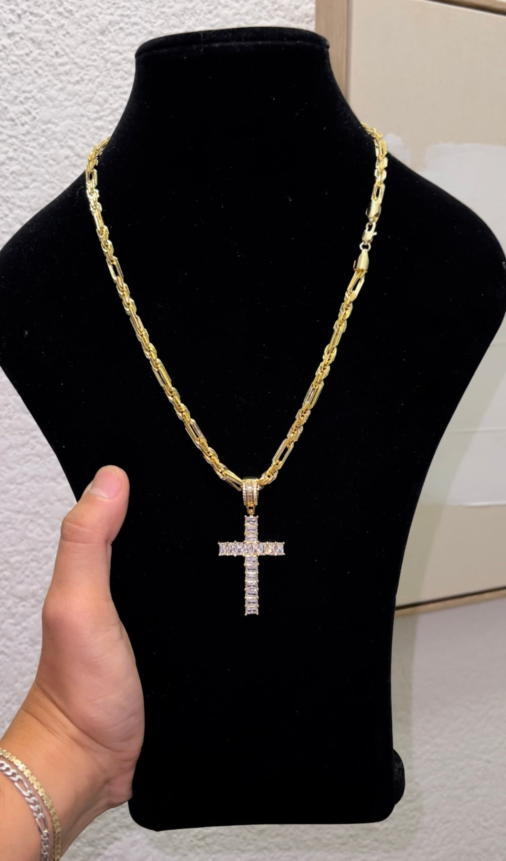 Cadena Torzal Cartier y crucifijo