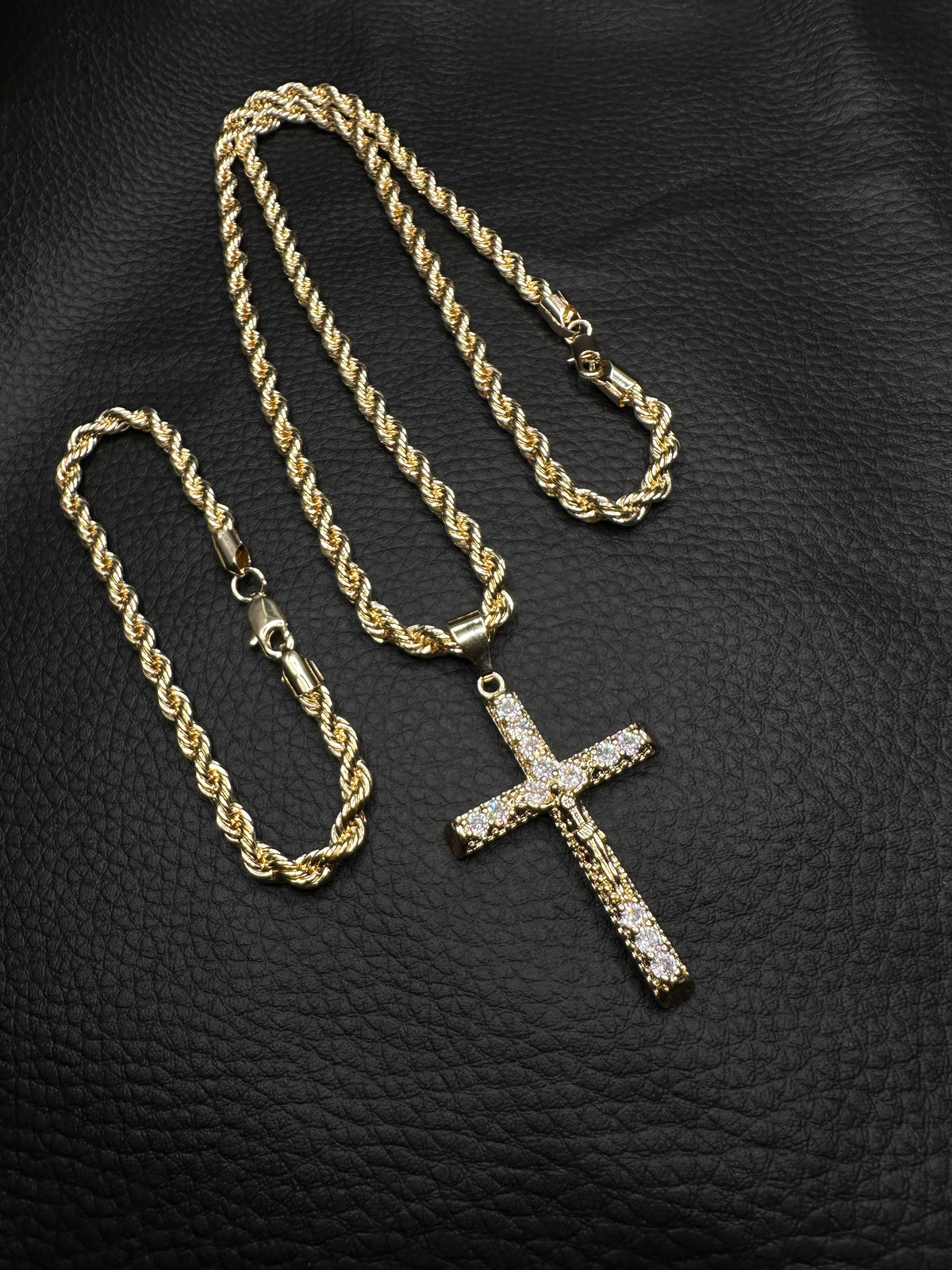 Conjunto Cruz (Collar, dije, esclava)