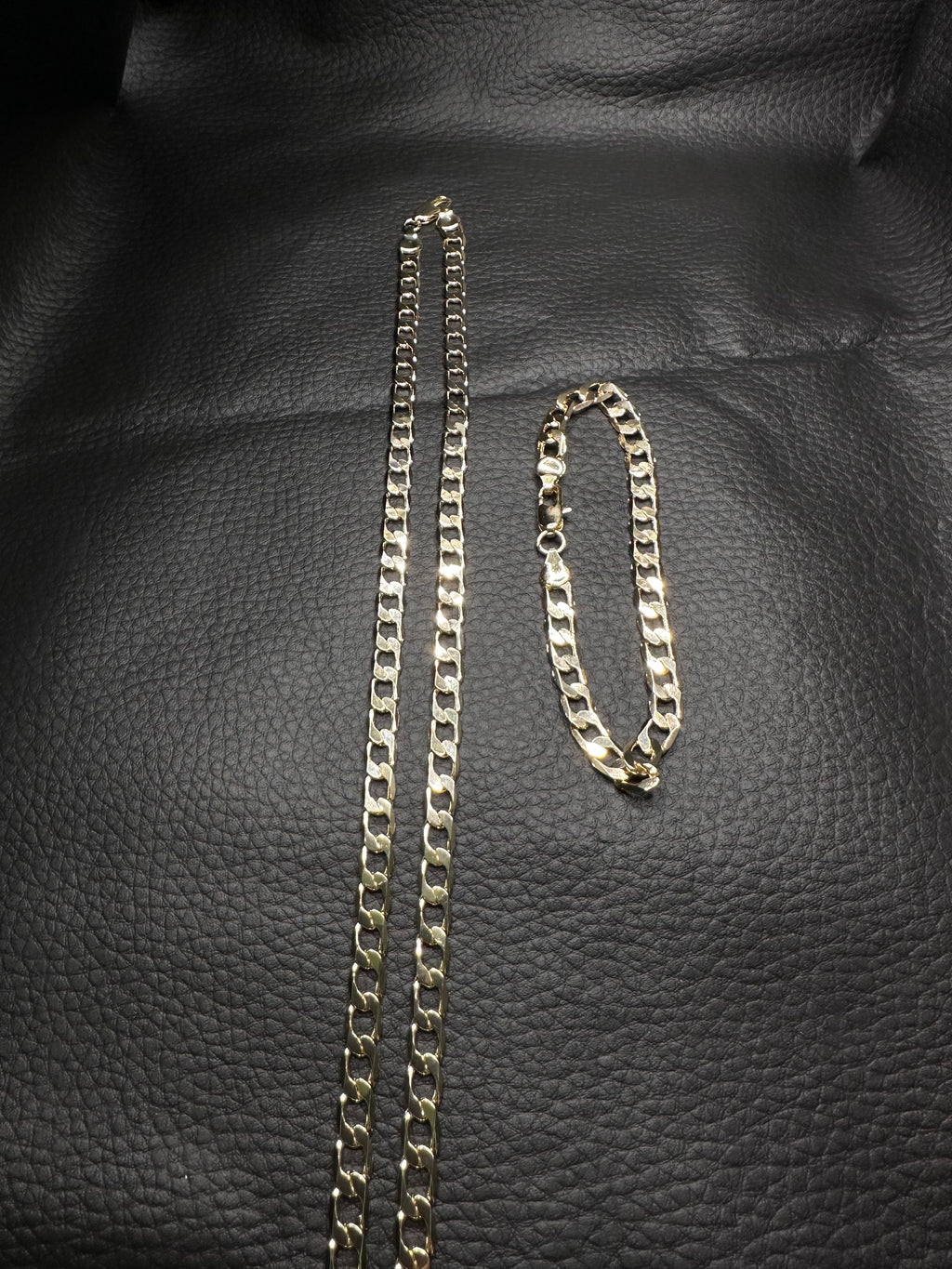 Conjunto barbado (Collar y brazalete)